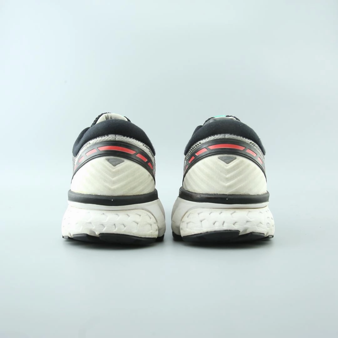 BROOKS GHOST 11