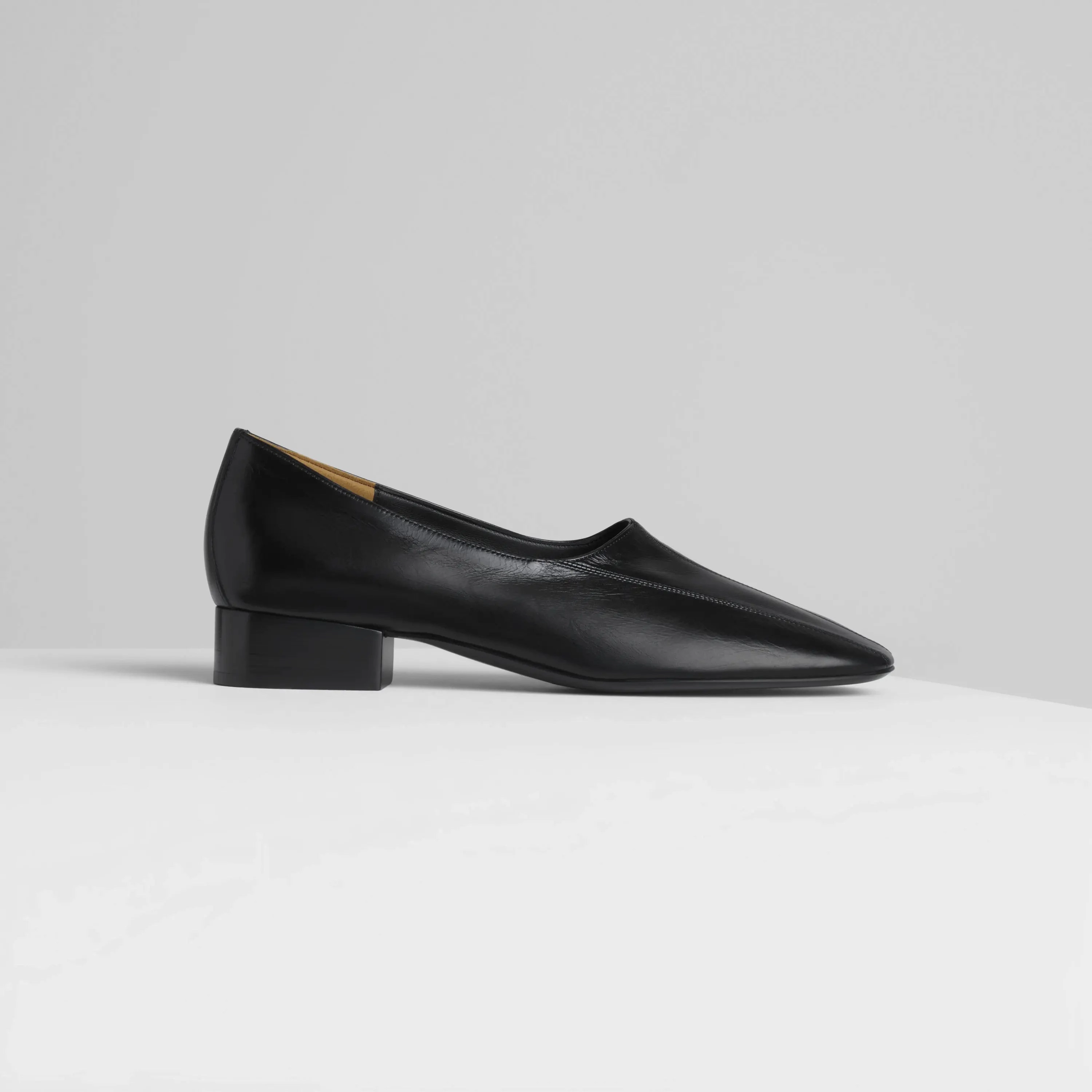 CLUB SLIPPER | black shiny leather