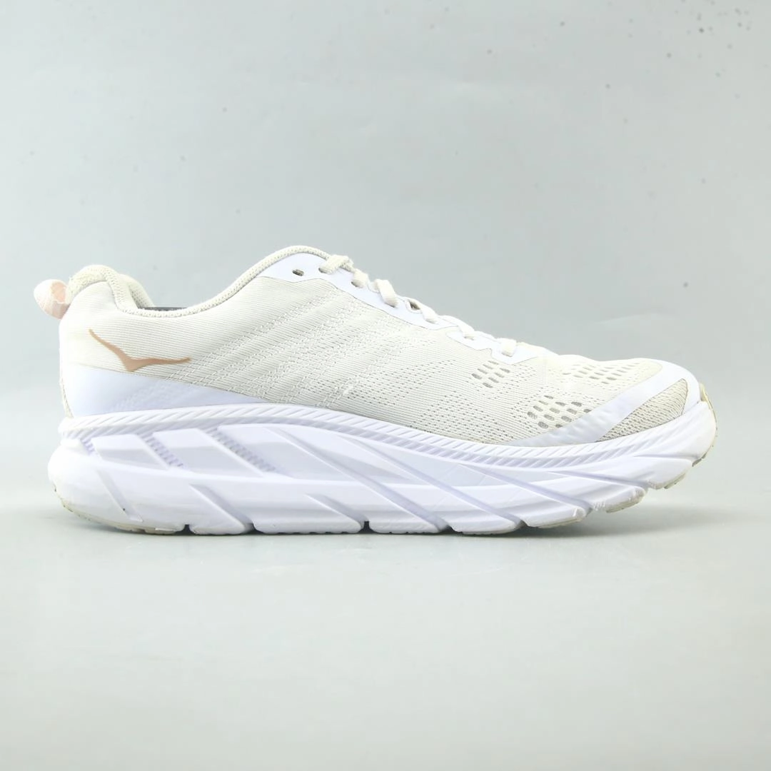 HOKA ONE ONE CLIFTON 6