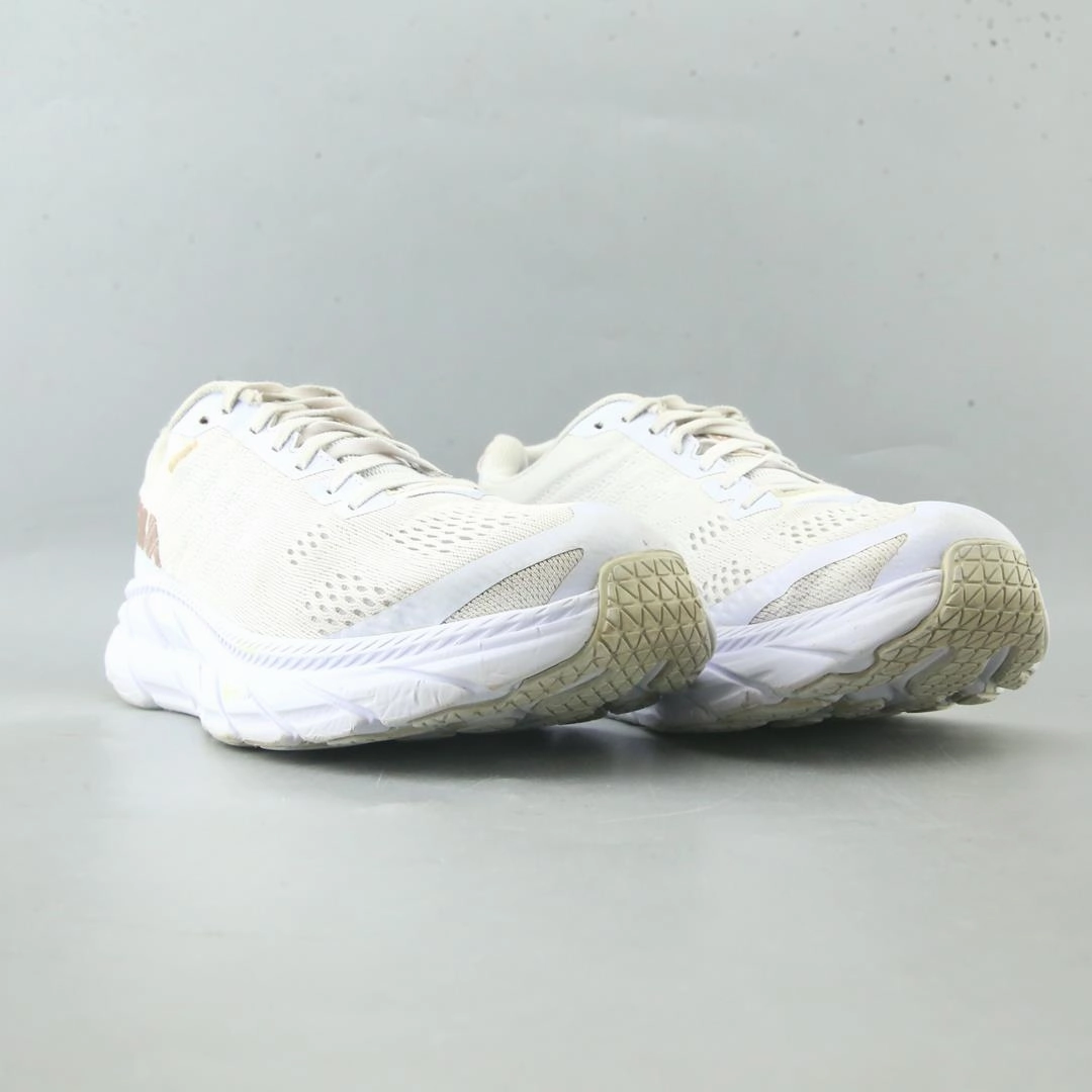 HOKA ONE ONE CLIFTON 6