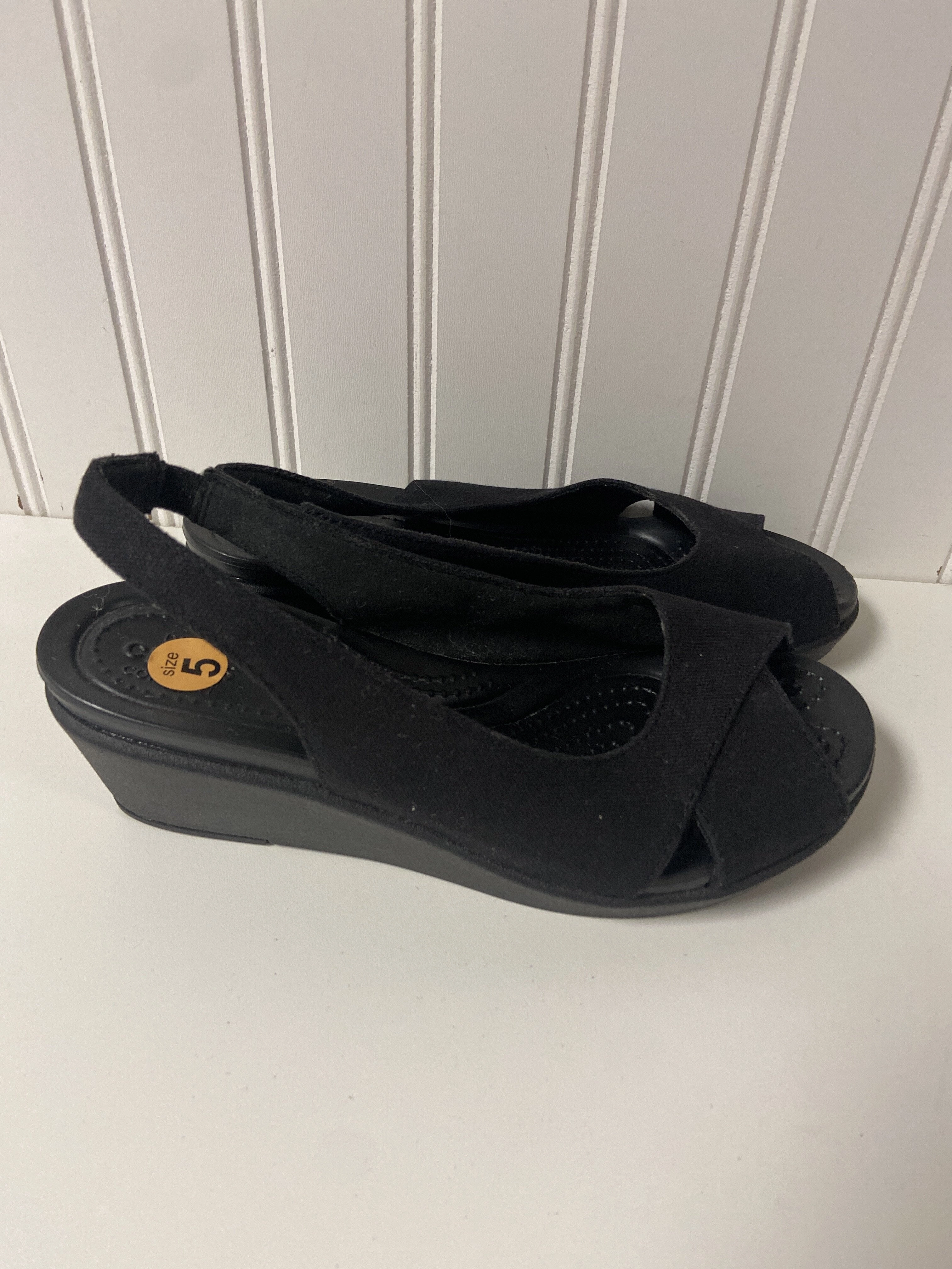 Sandals Heels Wedge By Crocs  Size: 5
