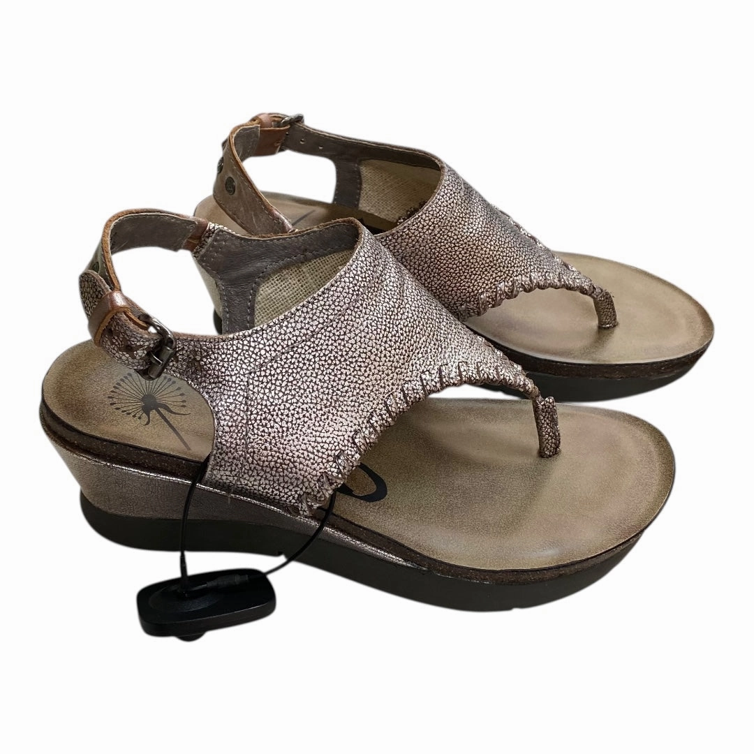 Shoes Heels Wedge By Otbt In Gold, Size:7