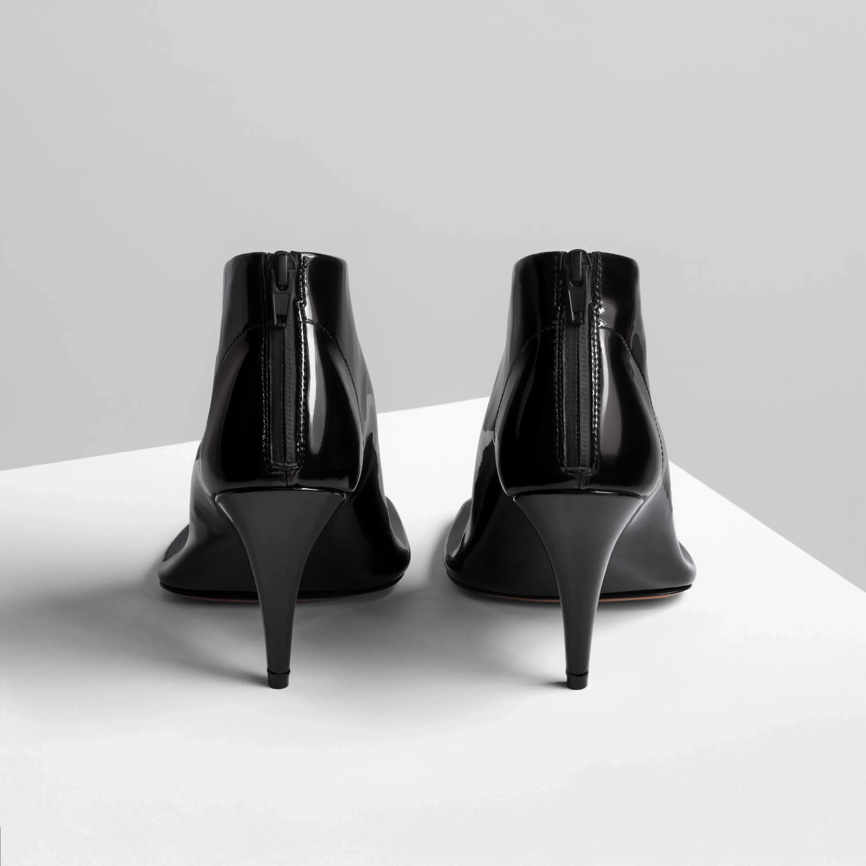 SOFT ANKLE BOOT 90 | glossy black patent leather