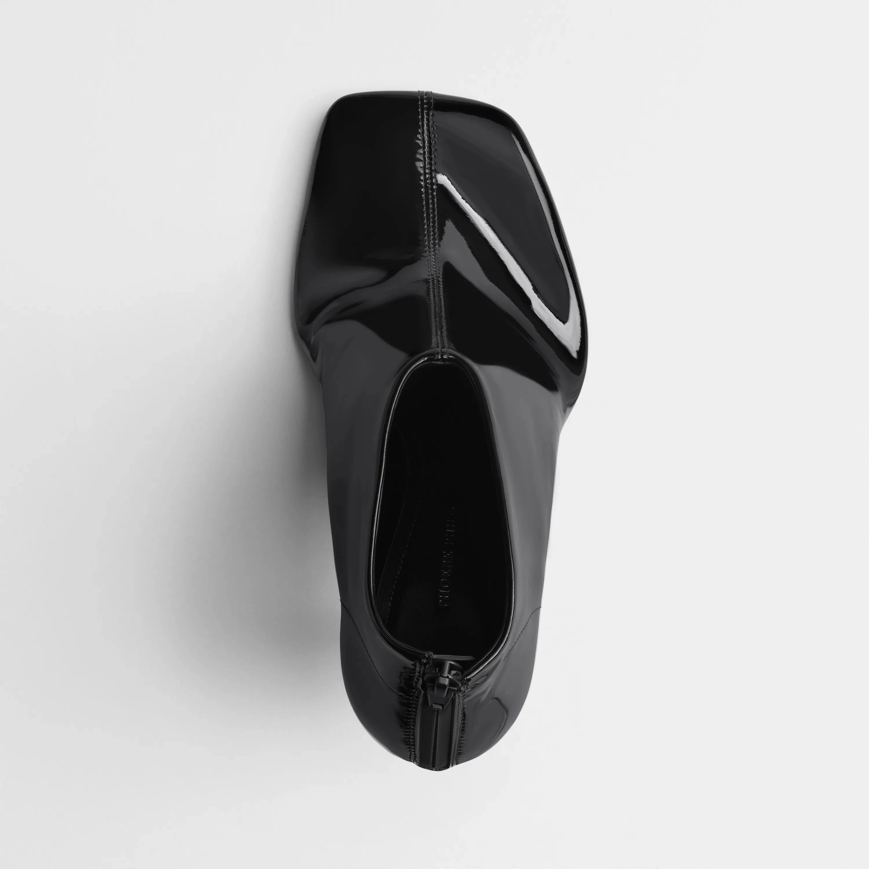 SOFT ANKLE BOOT 90 | glossy black patent leather