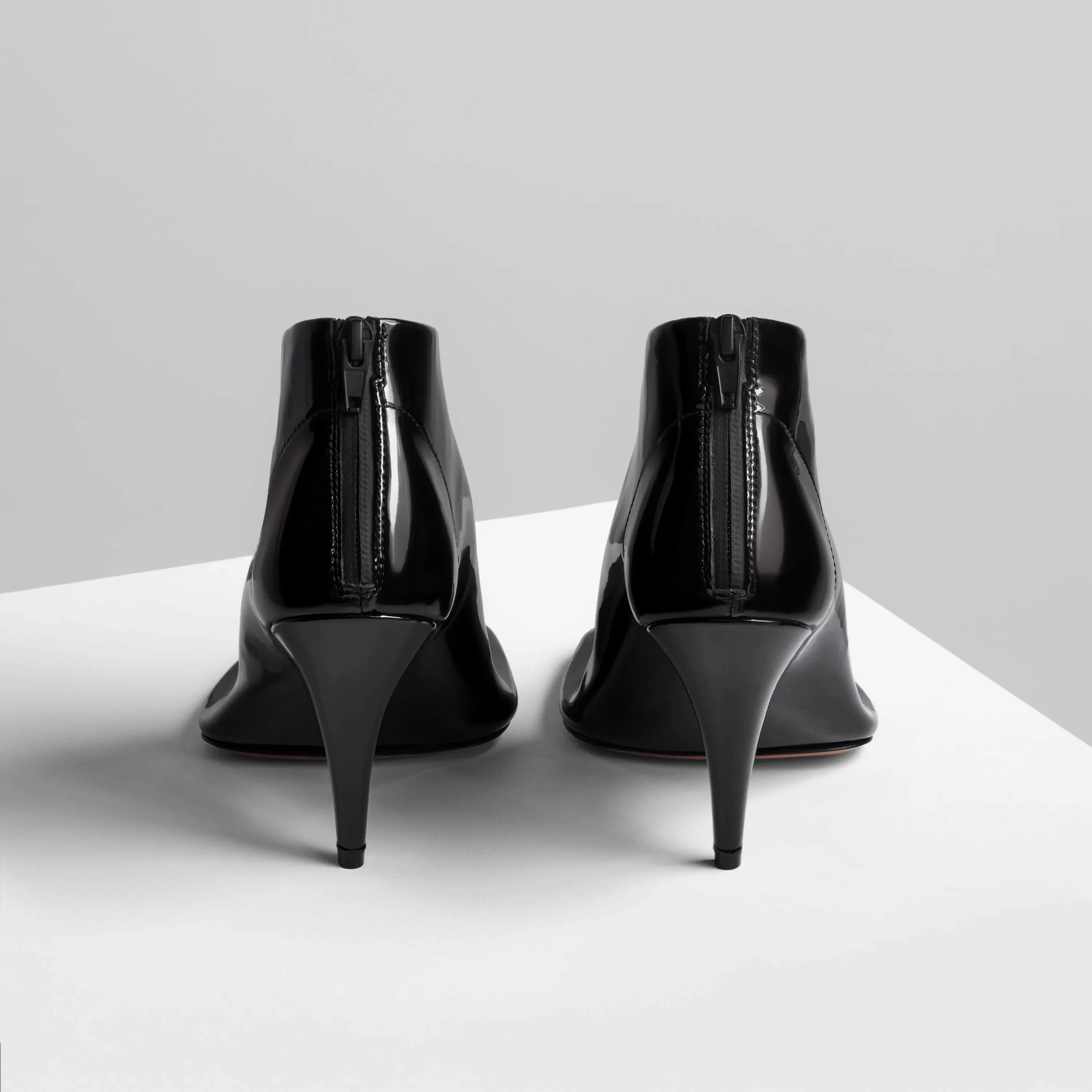 SOFT ANKLE BOOT 90 | glossy black patent leather