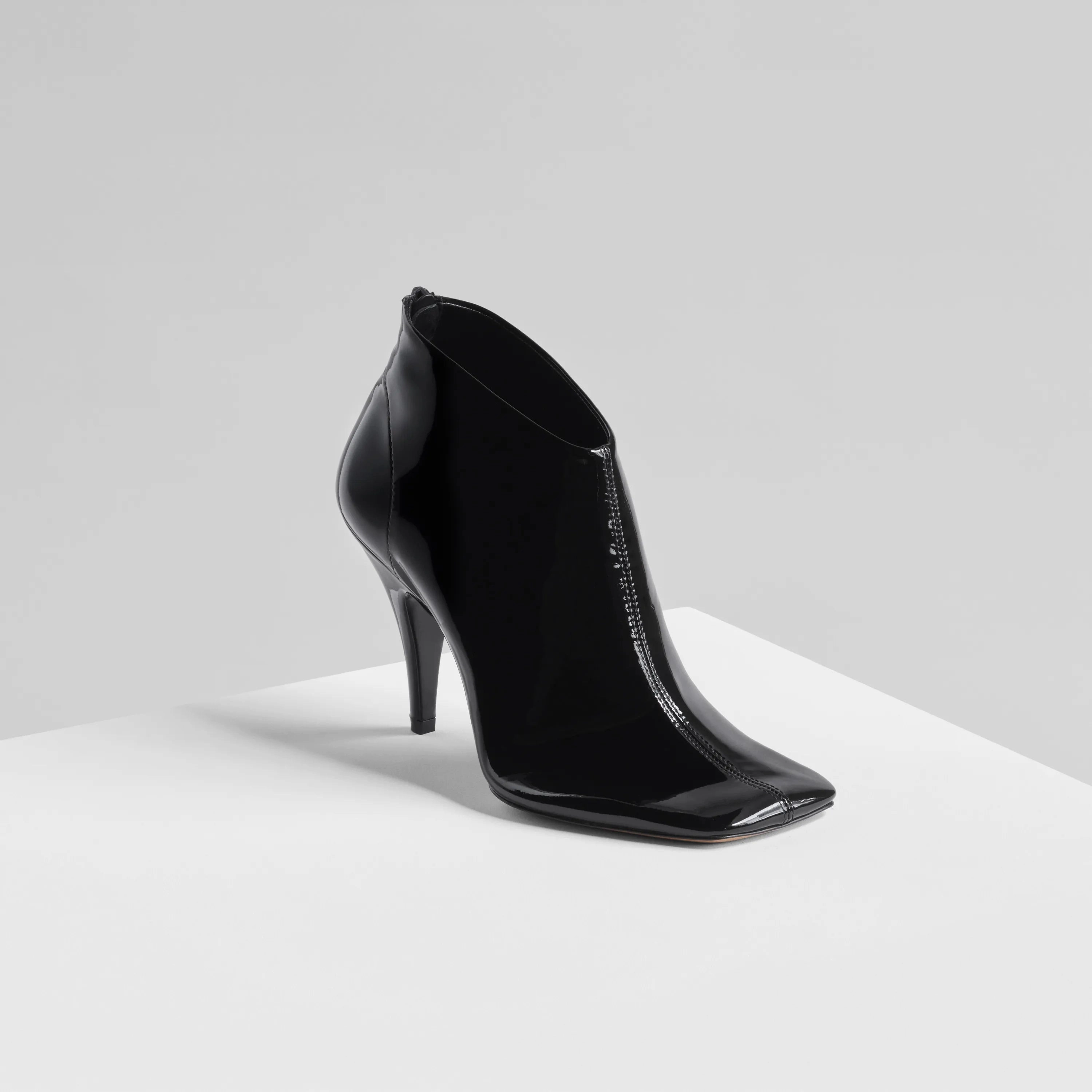 SOFT ANKLE BOOT 90 | glossy black patent leather