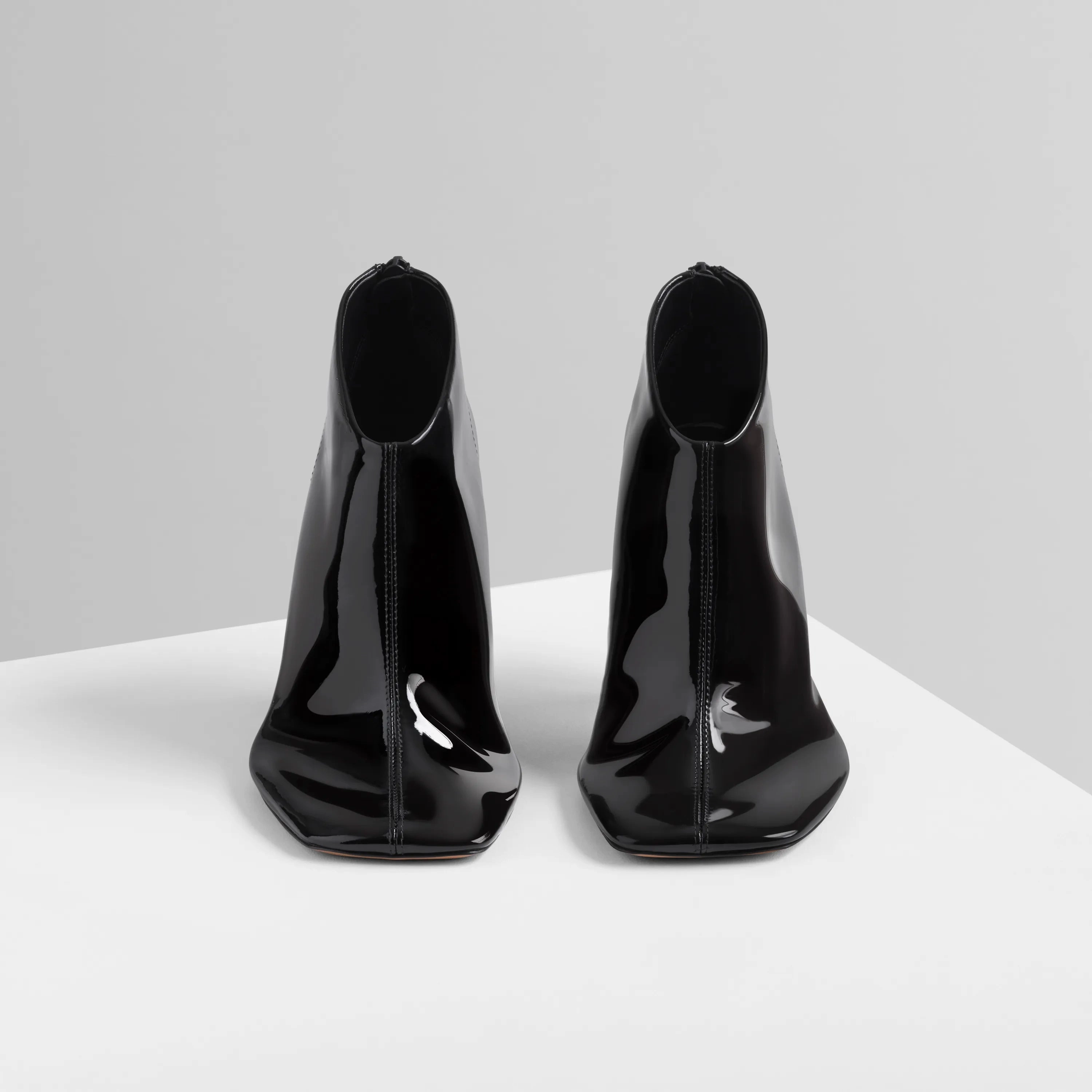 SOFT ANKLE BOOT 90 | glossy black patent leather