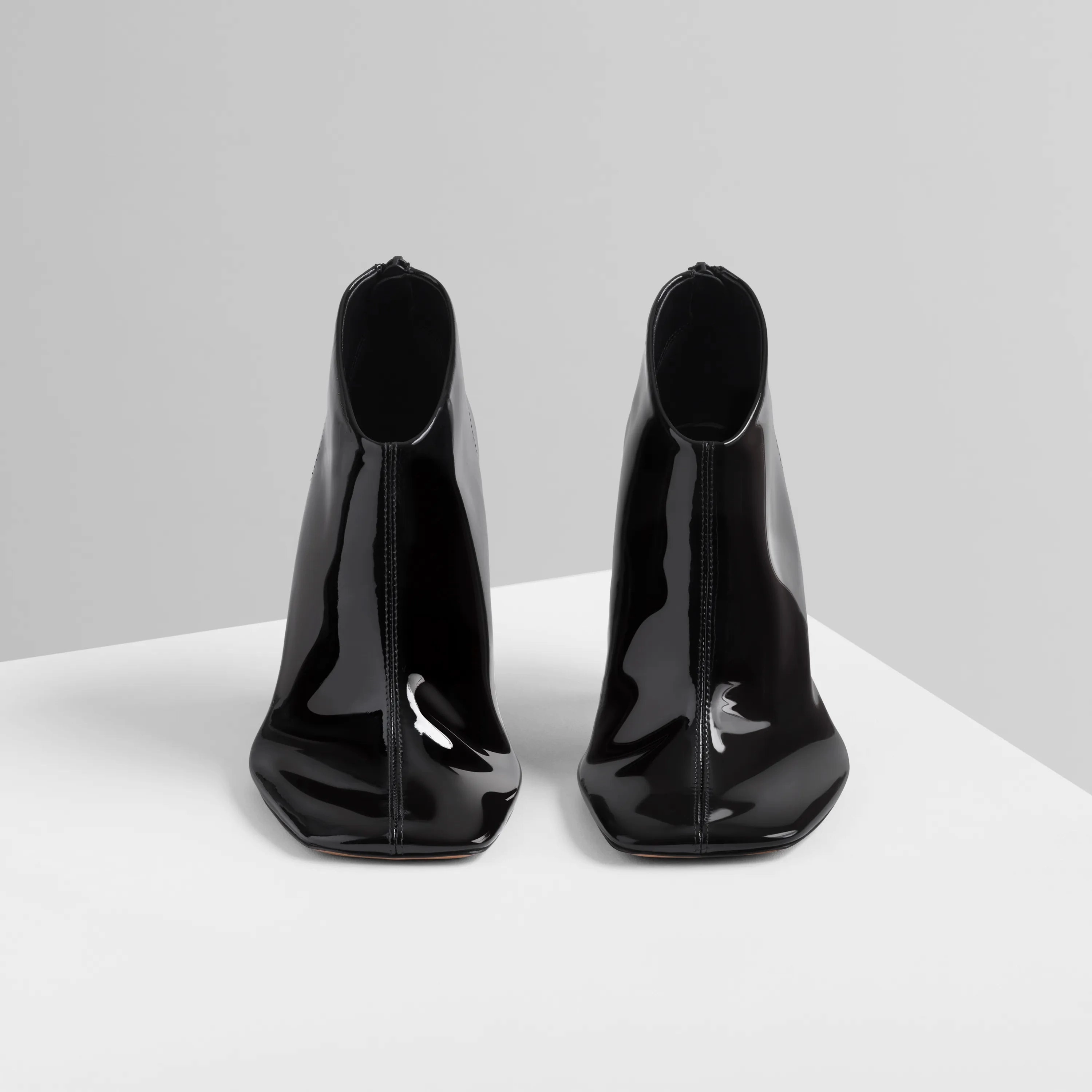 SOFT ANKLE BOOT 90 | glossy black patent leather