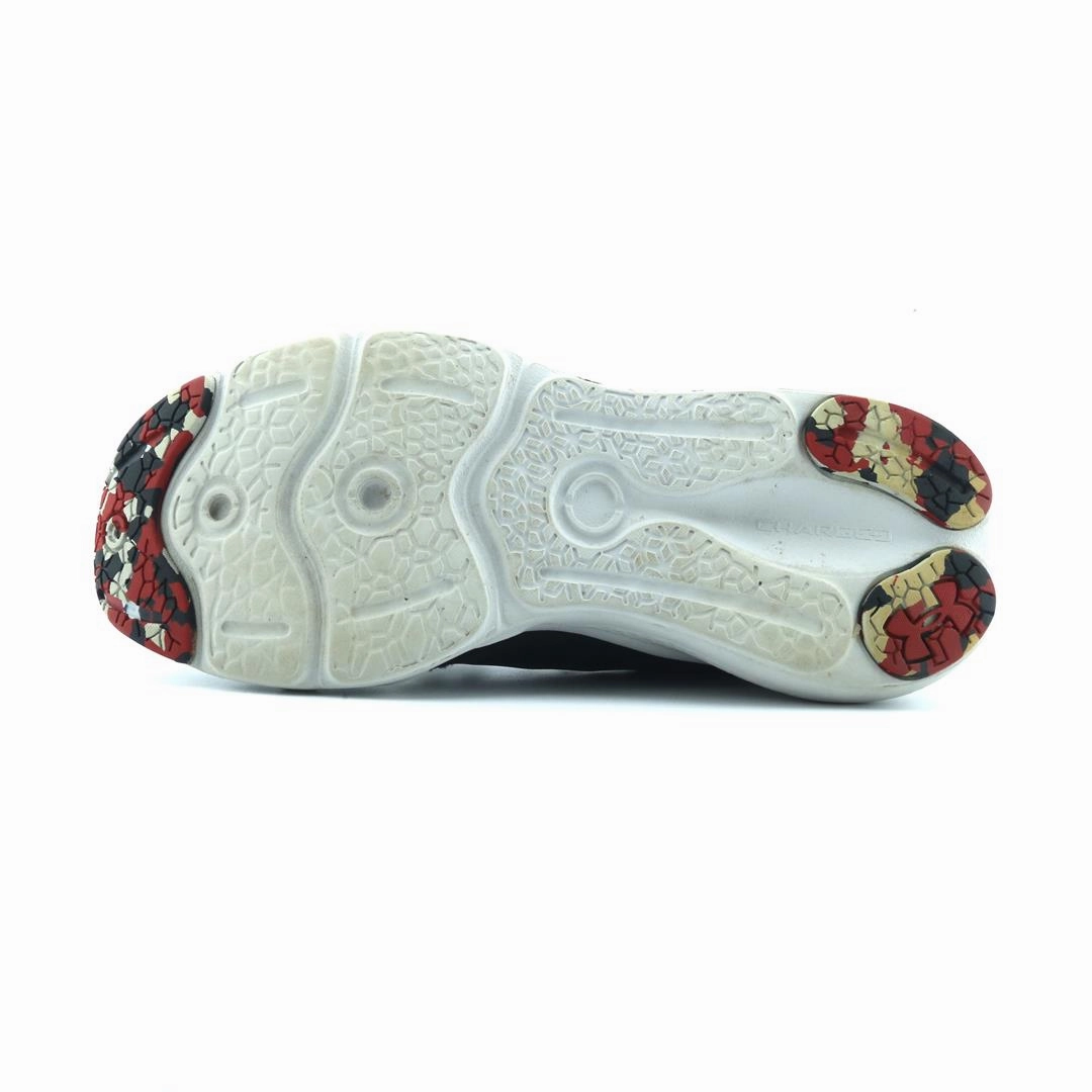 UNDER ARMOUR CHARGED VANTAGE