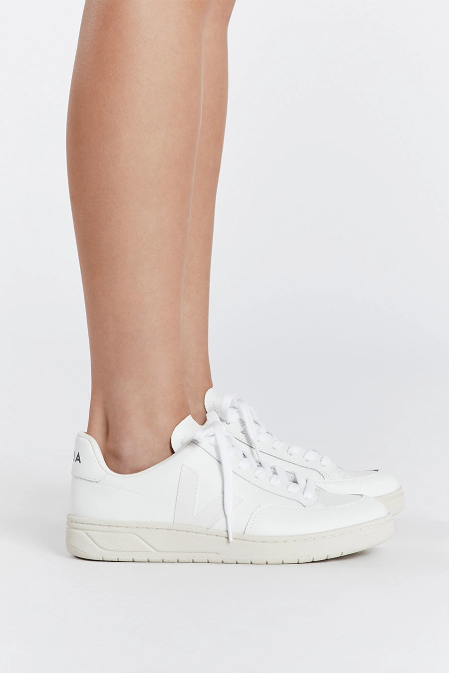 VEJA V-12 LEATHER EXTRA WHITE